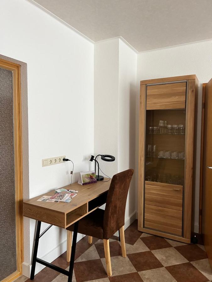 Sehr Schoene Wohnung,Komplett Neu Eingerichtet Limabach - Oberfrohna Екстериор снимка
