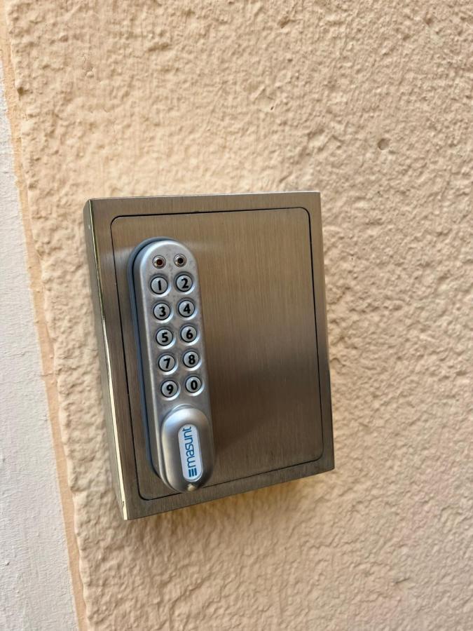 Sehr Schoene Wohnung,Komplett Neu Eingerichtet Limabach - Oberfrohna Екстериор снимка